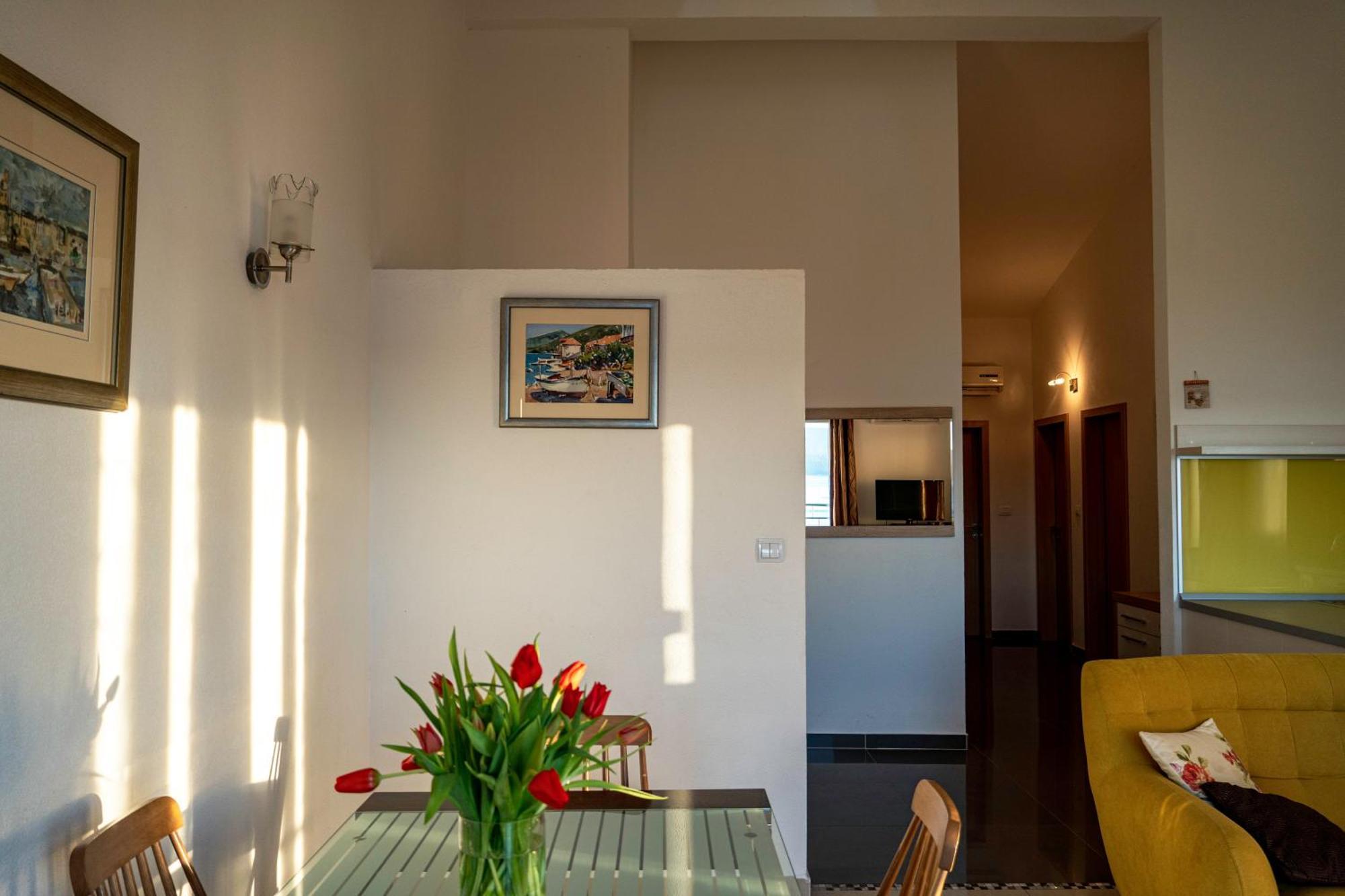 Apartments Sara & Nina Omiš Exteriér fotografie