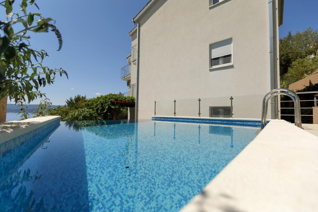 Apartments Sara & Nina Omiš Exteriér fotografie
